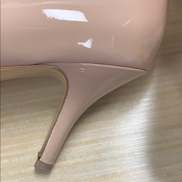 Salvatore Ferragamo Vara Bow Patent Leather Pumps - Picture 7 of 8